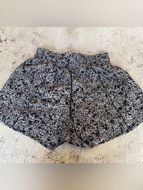 lululemon athletica Black & White Abstract Print Athletic Shorts
